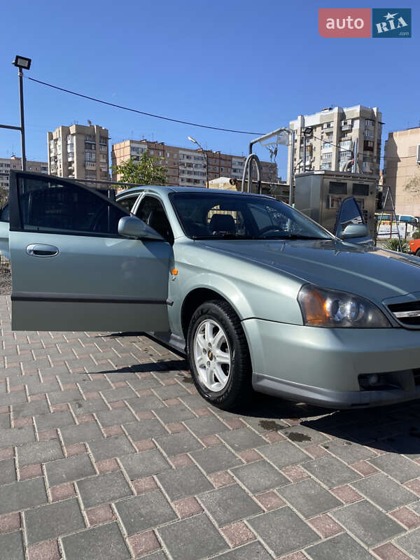 Седан Chevrolet Evanda 2004 в Запорожье