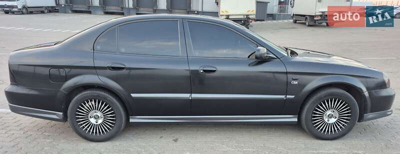 Седан Chevrolet Evanda 2005 в Дубно