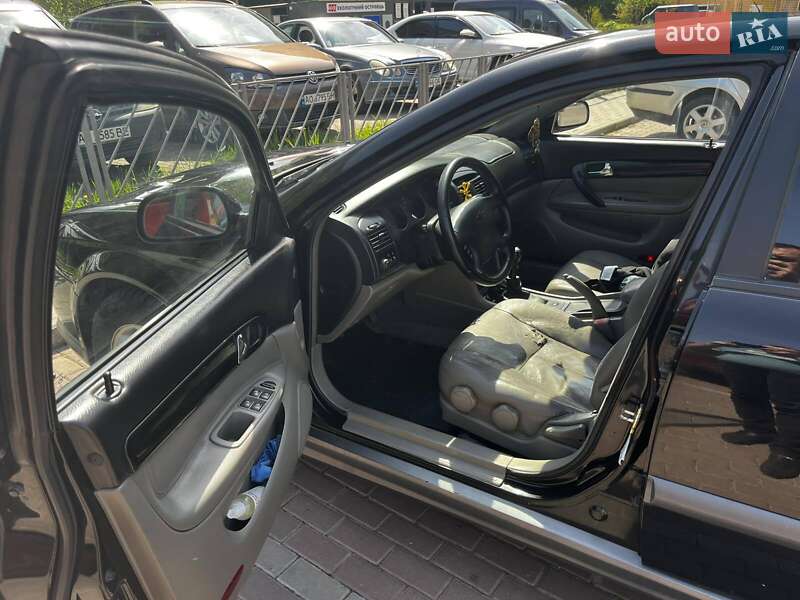 Седан Chevrolet Evanda 2005 в Ужгороде