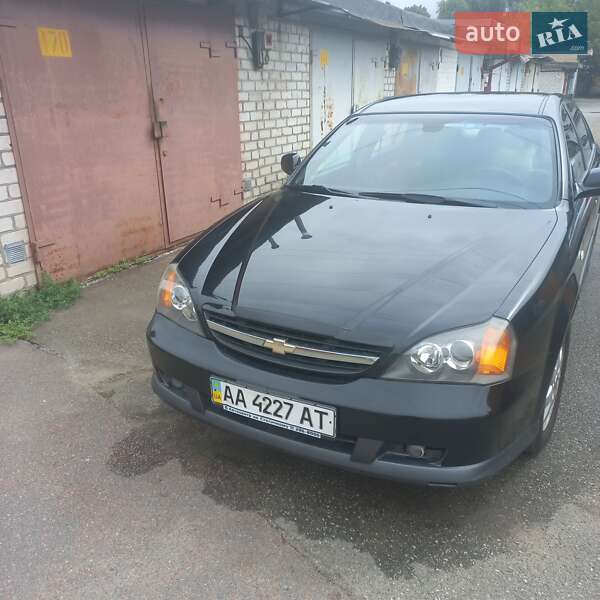 Седан Chevrolet Evanda 2005 в 