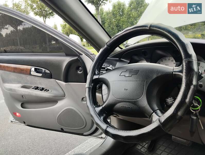 Седан Chevrolet Evanda 2005 в Киеве