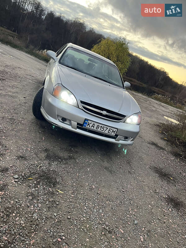 Седан Chevrolet Evanda 2006 в Киеве