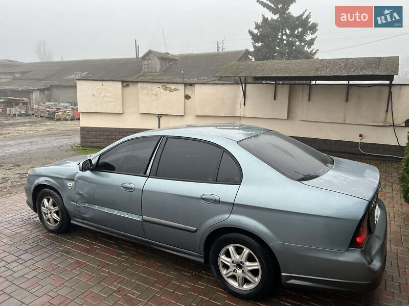 Седан Chevrolet Evanda 2004 в Лозовой