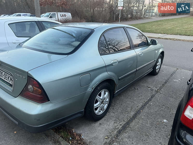 Седан Chevrolet Evanda 2005 в Калуше