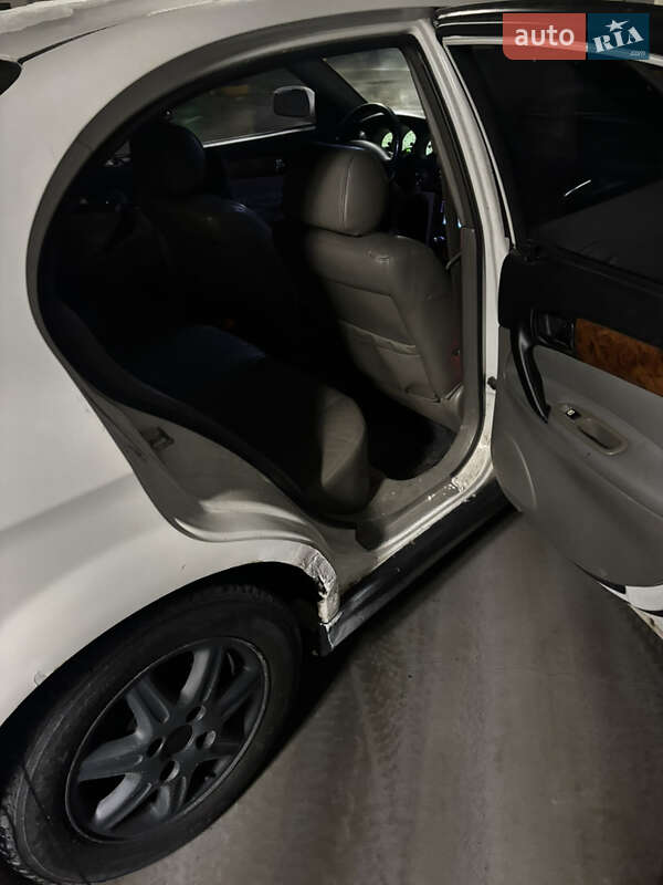 Седан Chevrolet Evanda 2004 в Киеве