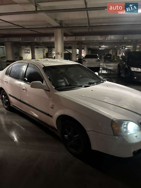 Седан Chevrolet Evanda 2004 в Киеве