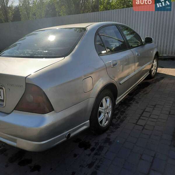 Седан Chevrolet Evanda 2006 в Горишних Плавнях