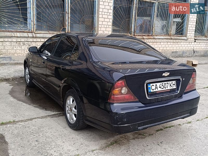 Седан Chevrolet Evanda 2005 в Каневі