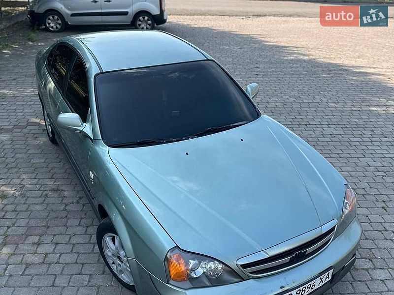 Седан Chevrolet Evanda 2005 в Буске
