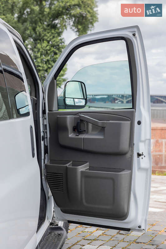 Минивэн Chevrolet Express 2018 в Киеве фото 18 Минивэн Chevrolet Express 2018 в Киеве