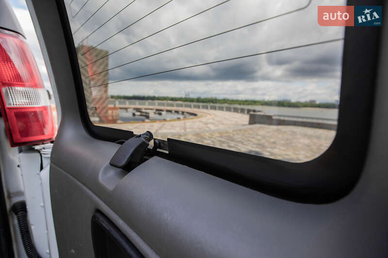 Минивэн Chevrolet Express 2018 в Киеве фото 48 Минивэн Chevrolet Express 2018 в Киеве