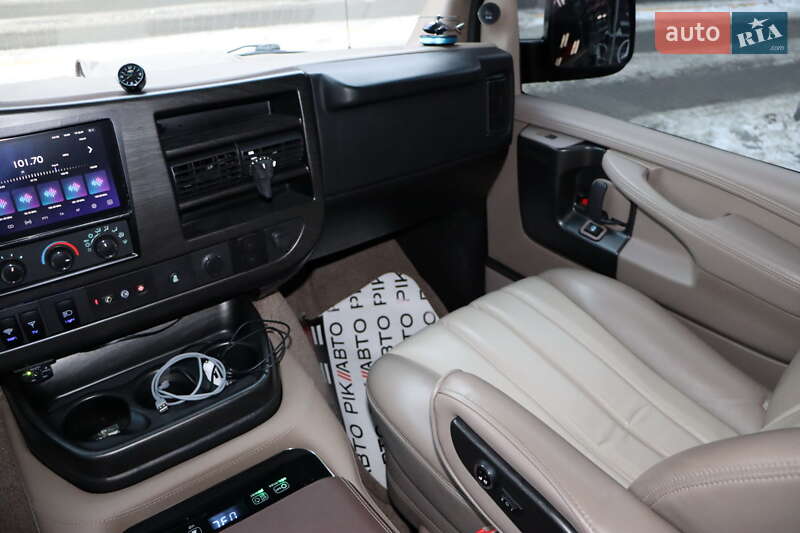 Мінівен Chevrolet Express 2014 в Львові