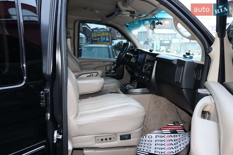 Мінівен Chevrolet Express 2014 в Львові