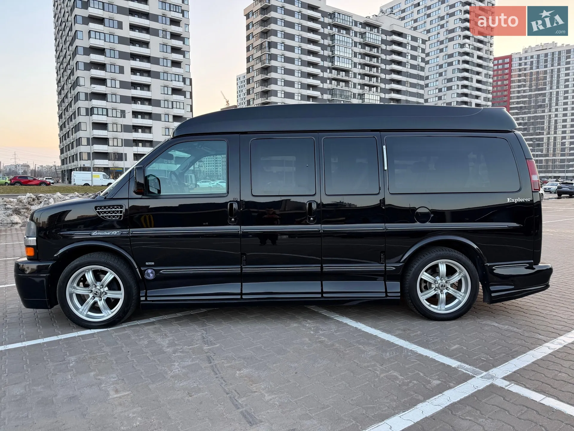 2010 Chevrolet Express - мініатюра 11