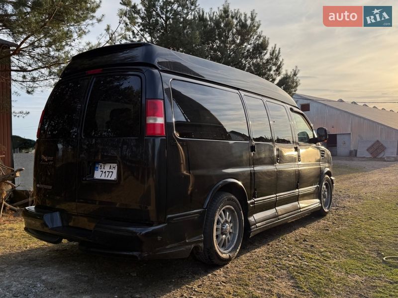 Минивэн Chevrolet Express 2008 в Нетешине