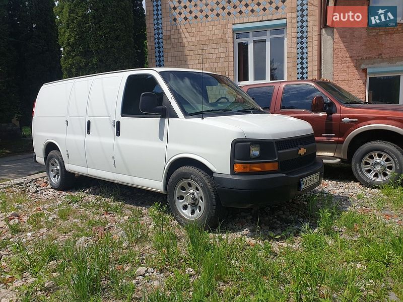 Грузовой фургон Chevrolet Express 2011 в Житомире