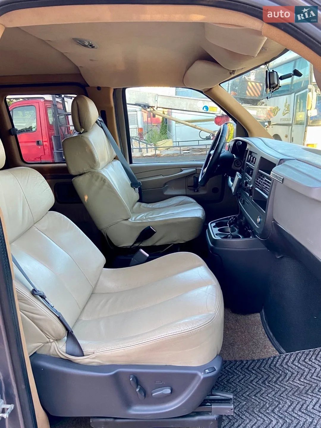 2010 Chevrolet Express - мініатюра 14