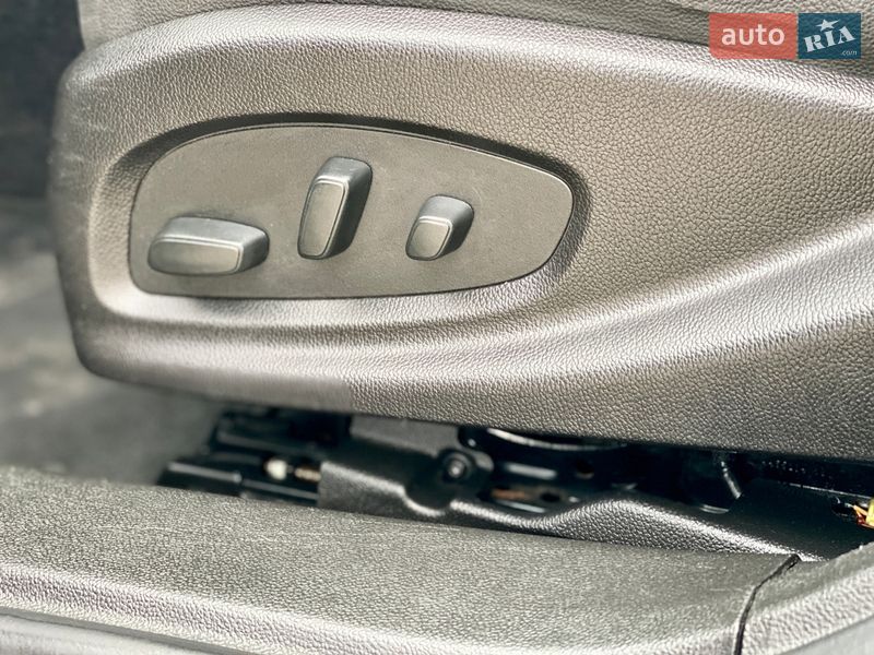 Седан Chevrolet Impala 2018 в Львове