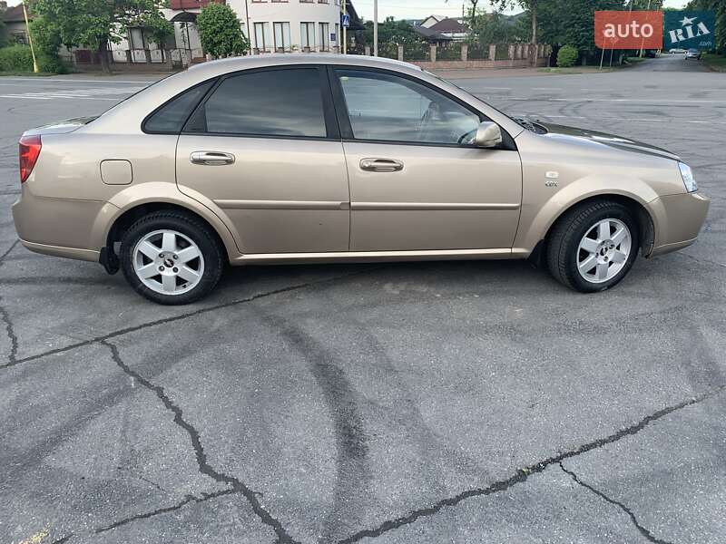 Седан Chevrolet Lacetti 2005 в Ужгороді