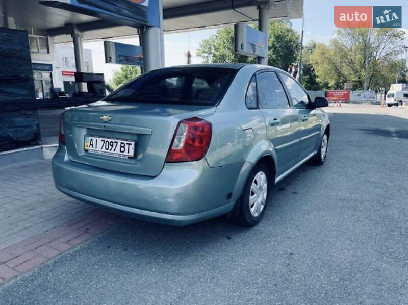 Седан Chevrolet Lacetti 2005 в  фото Седан Chevrolet Lacetti 2005 в