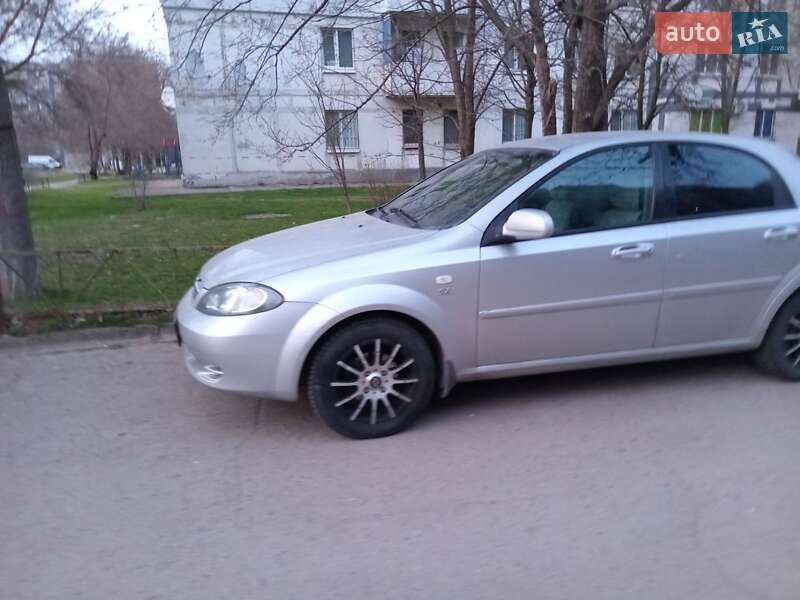 Хэтчбек Chevrolet Lacetti 2008 в 