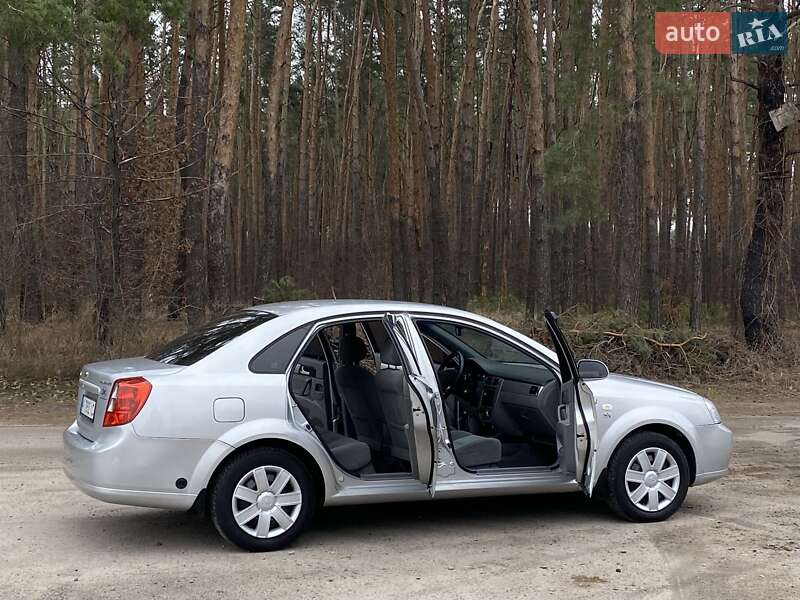 Седан Chevrolet Lacetti 2006 в Киеве