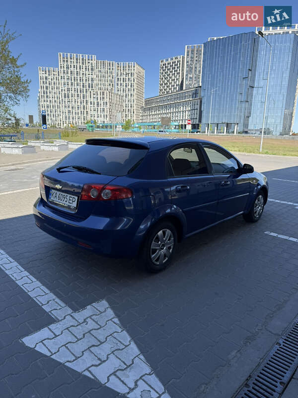 Хэтчбек Chevrolet Lacetti 2005 в 