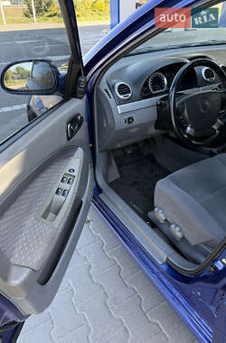 Хэтчбек Chevrolet Lacetti 2005 в 