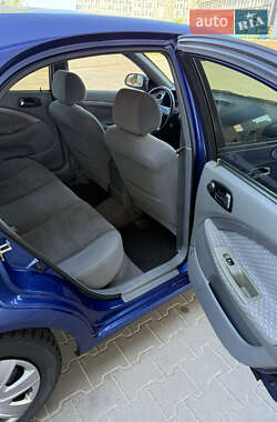Хэтчбек Chevrolet Lacetti 2005 в 