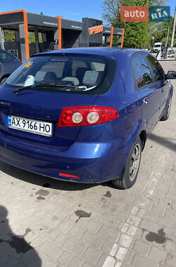 Хэтчбек Chevrolet Lacetti 2004 в 