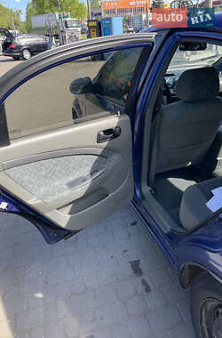 Хэтчбек Chevrolet Lacetti 2004 в 