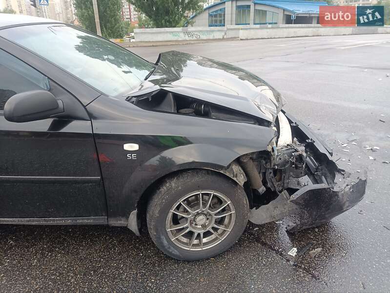 Хэтчбек Chevrolet Lacetti 2005 в 