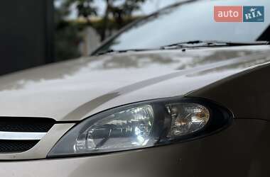Хетчбек Chevrolet Lacetti 2005 в 