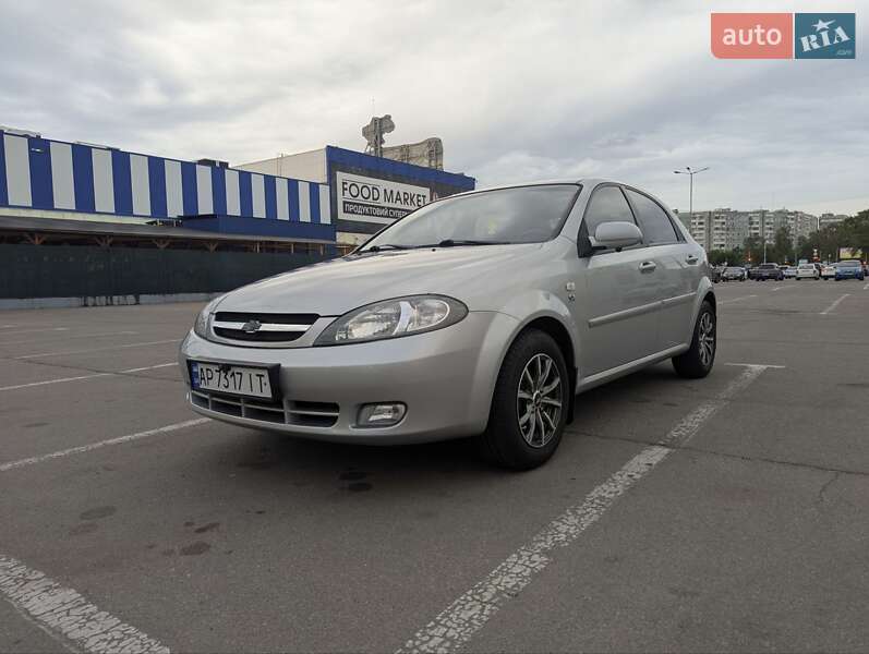 Хэтчбек Chevrolet Lacetti 2005 в 