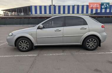 Хэтчбек Chevrolet Lacetti 2005 в 