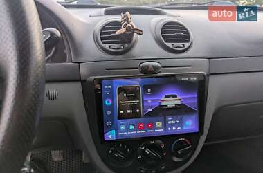 Хэтчбек Chevrolet Lacetti 2005 в 