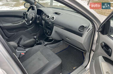 Хэтчбек Chevrolet Lacetti 2005 в 