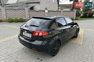 Хэтчбек Chevrolet Lacetti 2010 в 