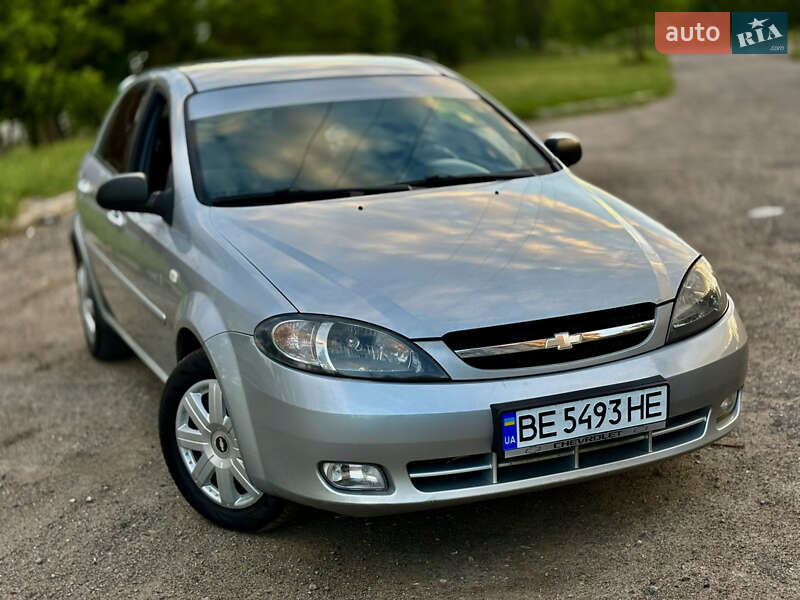 Хэтчбек Chevrolet Lacetti 2005 в 