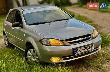Хэтчбек Chevrolet Lacetti 2005 в 