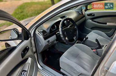 Хэтчбек Chevrolet Lacetti 2005 в 
