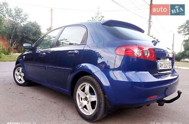 Хэтчбек Chevrolet Lacetti 2005 в 