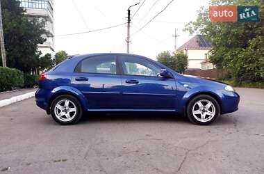 Хэтчбек Chevrolet Lacetti 2005 в 