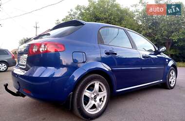 Хэтчбек Chevrolet Lacetti 2005 в 