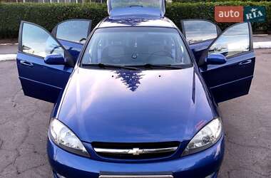 Хэтчбек Chevrolet Lacetti 2005 в 