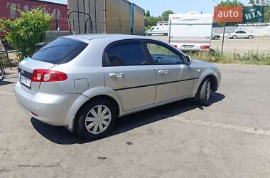 Хэтчбек Chevrolet Lacetti 2005 в 