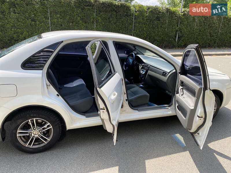 Седан Chevrolet Lacetti 2005 в Києві