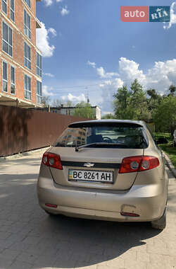 Хэтчбек Chevrolet Lacetti 2005 в 