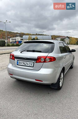 Хетчбек Chevrolet Lacetti 2009 в  фото 4 Хетчбек Chevrolet Lacetti 2009 в
