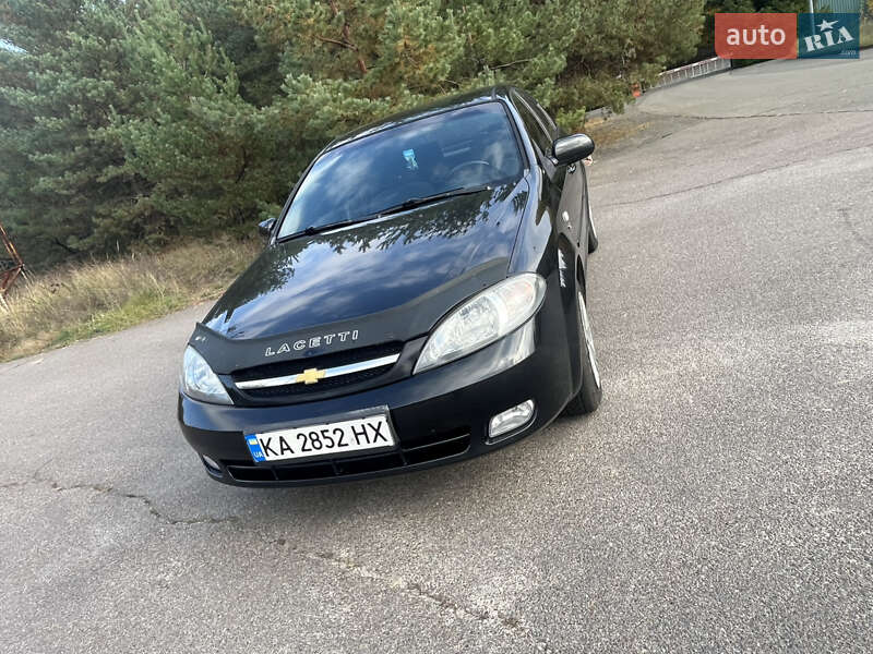 Хэтчбек Chevrolet Lacetti 2005 в  фото Хэтчбек Chevrolet Lacetti 2005 в
